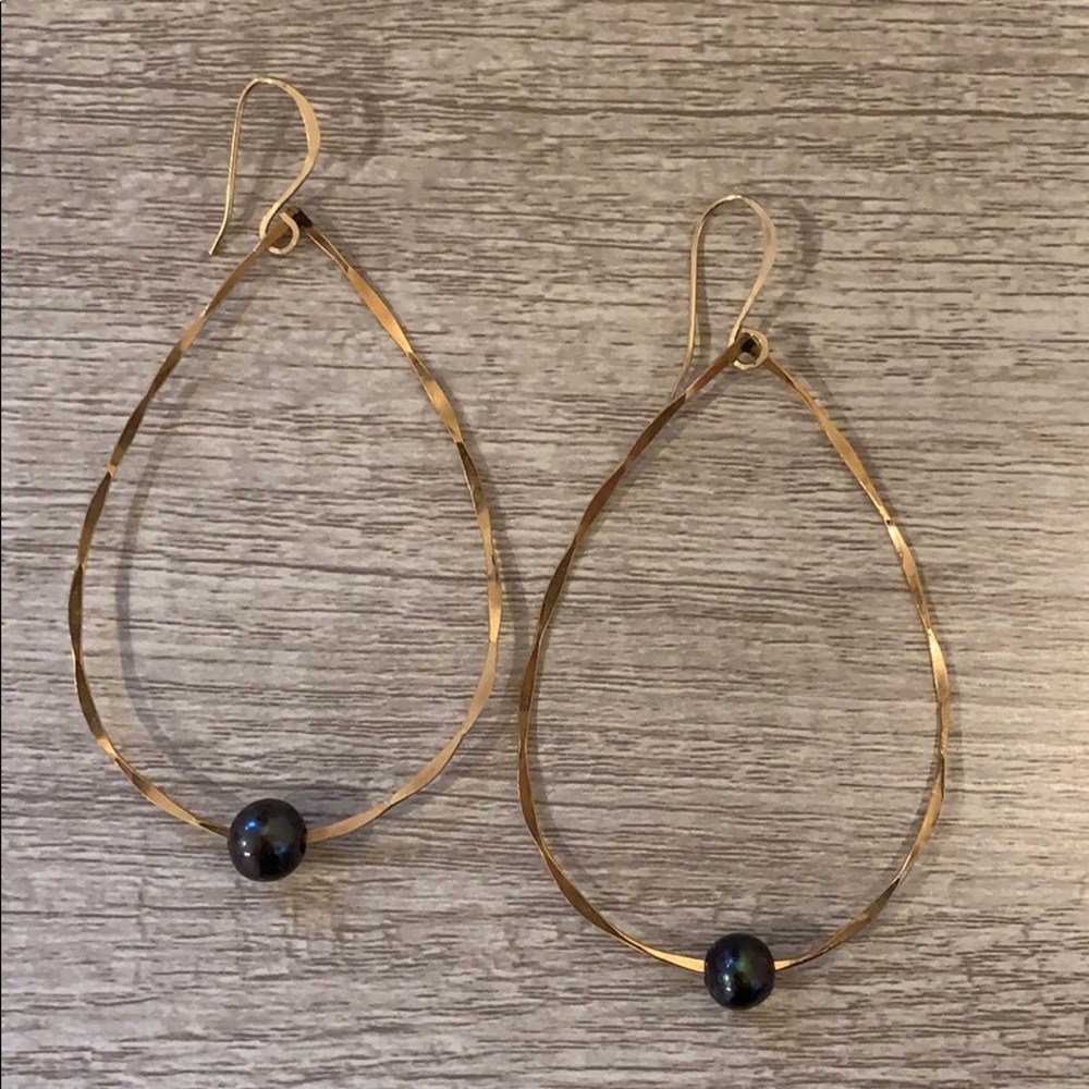 Tahitian pearl hoops